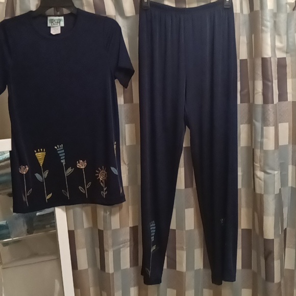 CoConut BAY navy 2-pc pantsuit w metallic floral embroidered designs Size Small - Picture 3 of 14